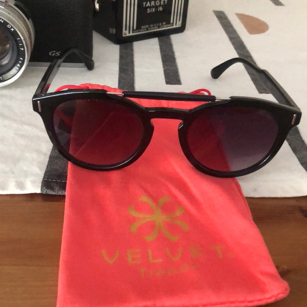 Velvet eyewear AMBER sunglasses. NWOT.